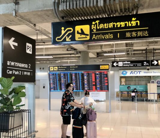 THAÏLANDE – TOURISME : Taxe touristique et santé, l’équation thaïlandaise qui intéresse les médias français Touristes arrivée