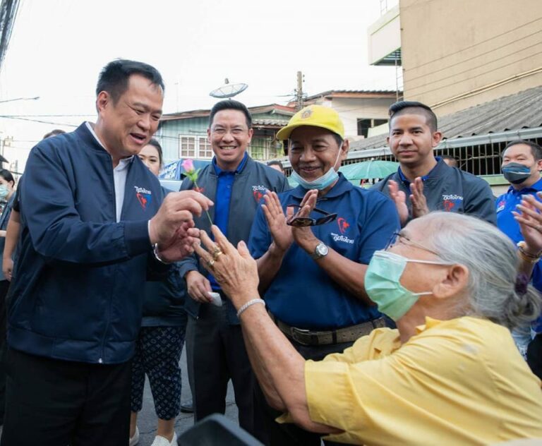 THAÏLANDE – POLITIQUE : Le parti Bhumjaithai utilise un convoi pour présenter ses candidats