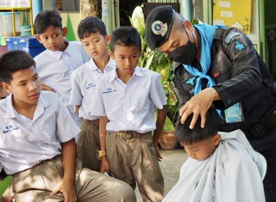 coupe de cheveux élèves Thaïlande