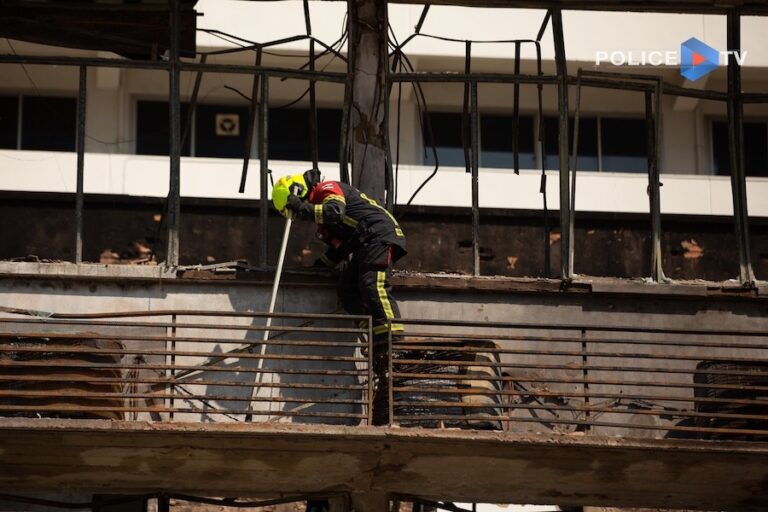 THAÏLANDE – INCENDIE : Un bâtiment de la police de Bangkok rasé par un violent incendie
