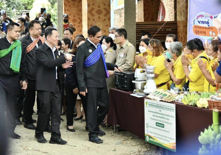 THAÏLANDE – SOCIÉTÉ : Une femme insulte le PM Prayut lors de sa visite à Ratchaburi