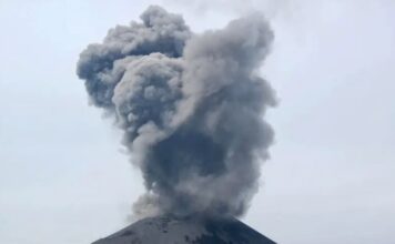 INDONÉSIE – ÉRUPTION VOLCANIQUE : L’incroyable image du mont Anak Krakatoa en éruption volcan Anak Krakatoa