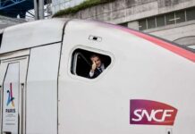 Emmanuel Macron Train