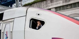 Emmanuel Macron Train