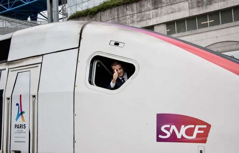 Emmanuel Macron Train