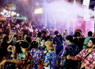 PATTAYA – TOURISME : Trois jours de fête géante pour un Songkran qui joue les prolongations Pattaya Walking street Songkran