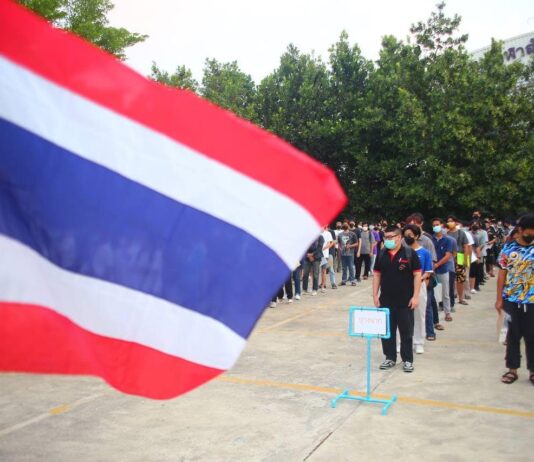 THAÏLANDE – SOCIÉTÉ : Plus de 20 000 jeunes Thaïlandais postulent pour des postes dans l’armée service militaire Thailande