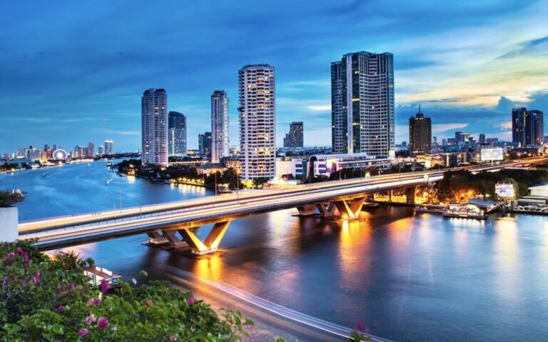 THAÏLANDE – SOCIÉTÉ : Le Siam, une version asiatique de la Floride ou de Las Vegas ?