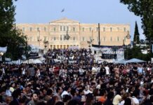 FRANCE – POLITIQUE : Vue d’ailleurs, Athènes, Paris, Zorba et les colères Manifestations grecques