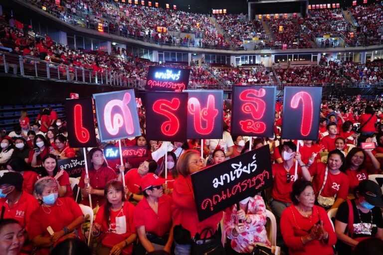 THAÏLANDE – POLITIQUE : Dernière ligne droite pour la bataille des couleurs…politiques !