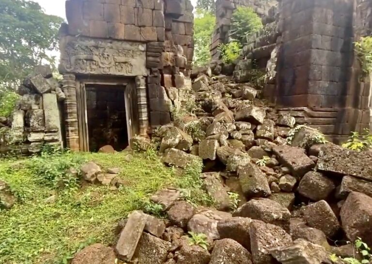CAMBODGE – TOURISME : Au Temple Prasat Chen, avec notre « Indiana Jones » Paolo