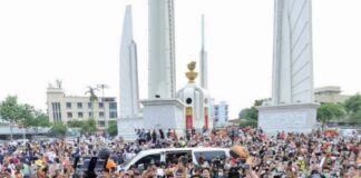Move forward Victory monument
