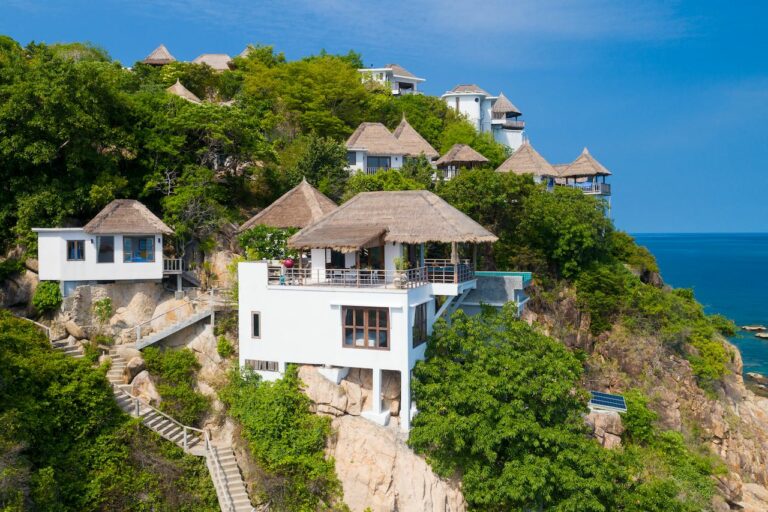 THAÏLANDE – SOCIÉTÉ : Fermeture des Cape Shark Villas illégales sur l’ile de Koh Tao