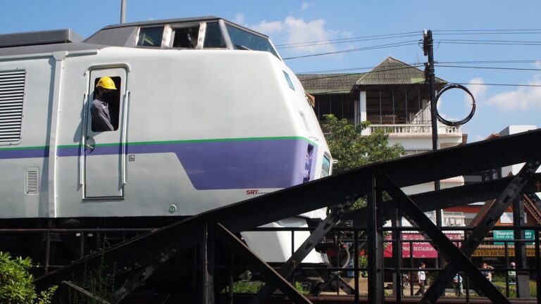 THAÏLANDE – TRAIN : Les chemins de fer thaïlandais prévoient d’investir 1,5 milliard de bahts dans des trains électriques