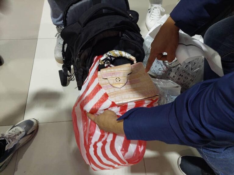 THAÏLANDE – SOCIÉTÉ : Un voleur chinois est arrêté pour avoir dérobé un sac valant 2,1 millions de bahts