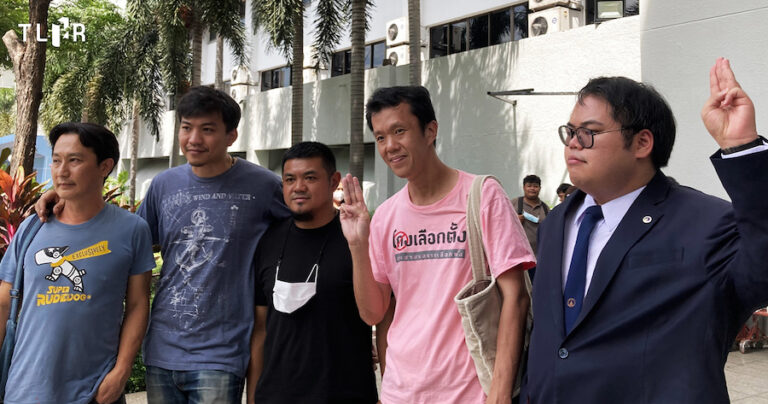 THAÏLANDE – POLITIQUE : Un tribunal thaïlandais acquitte 5 manifestants accusés d’avoir bloqué le cortège royal