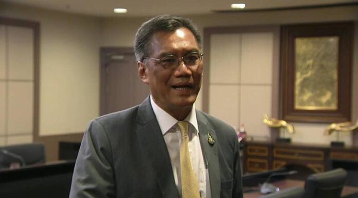 THAÏLANDE – POLITIQUE : Un tribunal thaïlandais envisage de poursuivre la Commission électorale dans l’affaire Pita Ittiporn Boonpracong