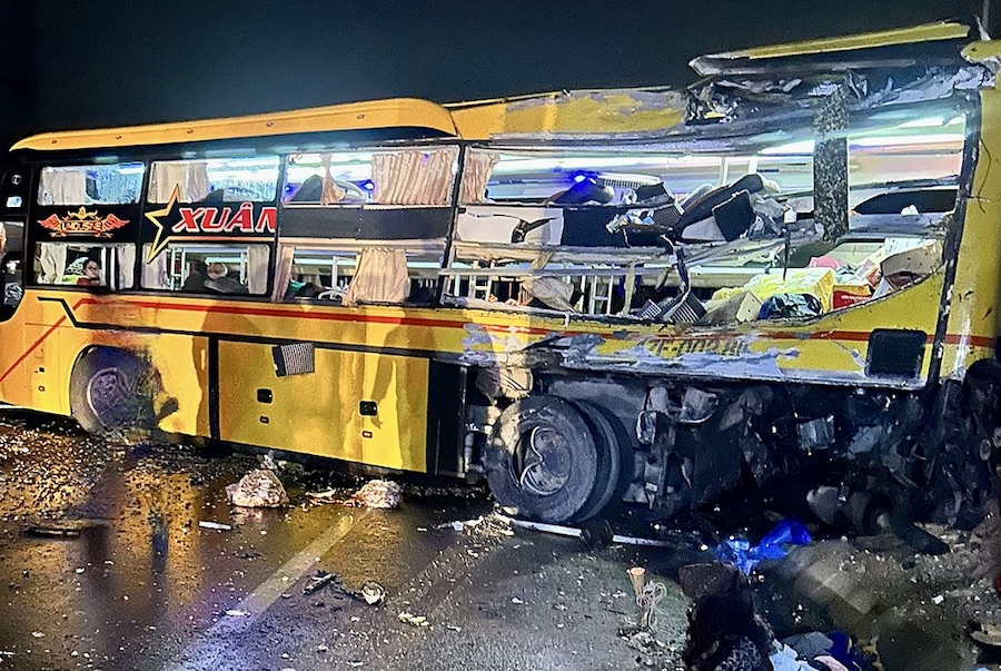 accident bus vietnam