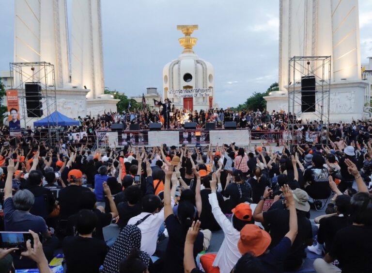 GAVROCHE – ÉDITORIAL : Et maintenant, la rue « orange » contre le parlement ?
