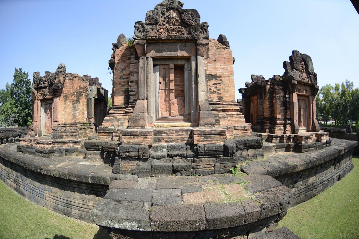 Temple Ku Pueai Noi