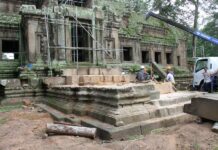 CAMBODGE – TOURISME : L’entrée Est d’Angkor Vat, nouveau chantier de restauration escalier est Angkor-Vat