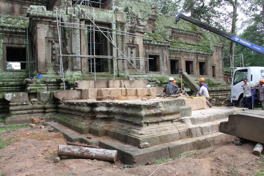 escalier est Angkor-Vat
