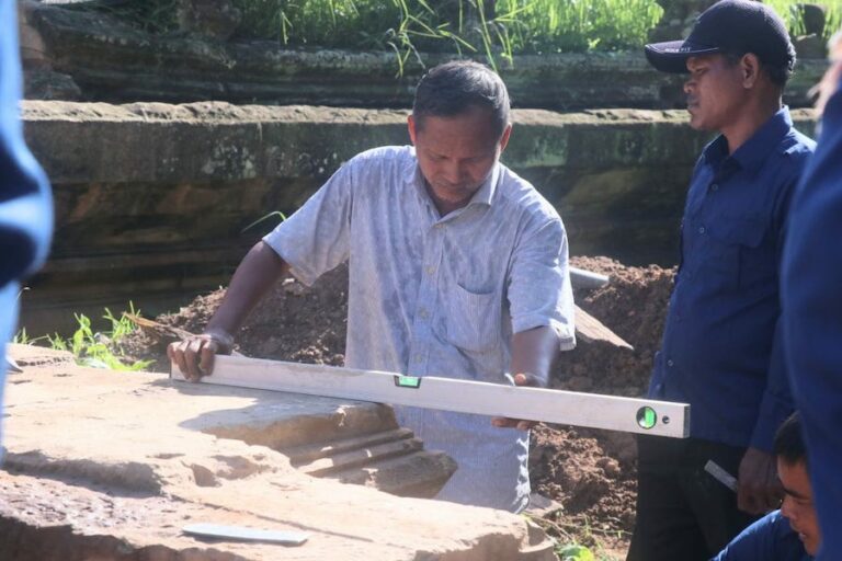 CAMBODGE – TOURISME : La balustrade Naga sud d’Angkor Wat, nouveau chantier de restauration
