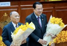 CAMBODGE – POLITIQUE : Hun Sen et Heng Samrin sont président et président honoraire du conseil consultatif personnel du roi Cambodge Heng Samrin et Hun Sen