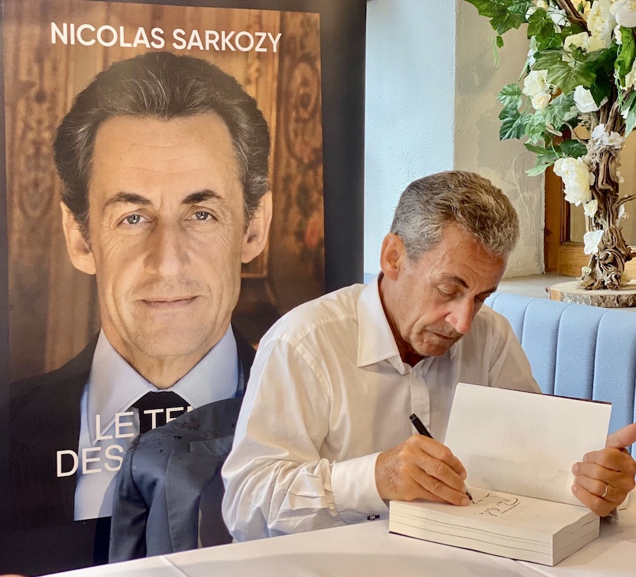 Nicolas Sarkozy dédicace