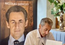 Nicolas Sarkozy dédicace