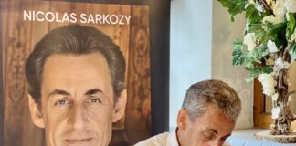 Nicolas Sarkozy dédicace
