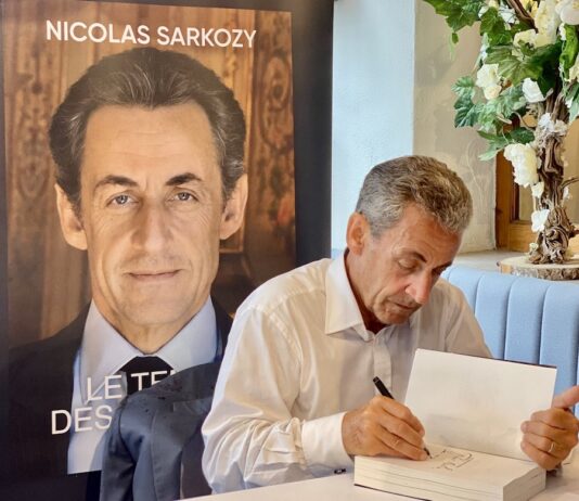 ASIE – FRANCE : « Le Temps des combats » de Nicolas Sarkozy, premier épisode de notre lecture Nicolas Sarkozy dédicace