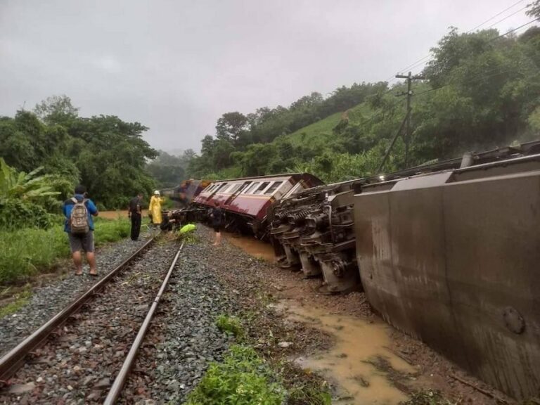 THAÏLANDE – SOCIÉTÉ : Dans la province de Phrae, les inondations font dérailler un train