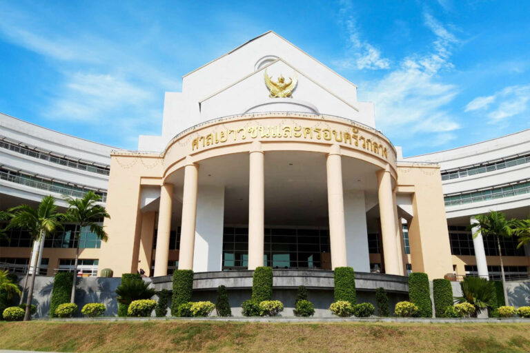 THAÏLANDE – JUSTICE : Procédures du tribunal pour mineurs dans le cas du tireur de 14 ans de Siam Paragon