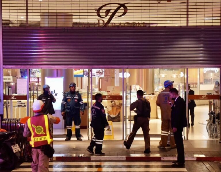 THAÏLANDE – SOCIÉTÉ : Les parents du tireur de Siam Paragon présentent leurs “plus sincères excuses”