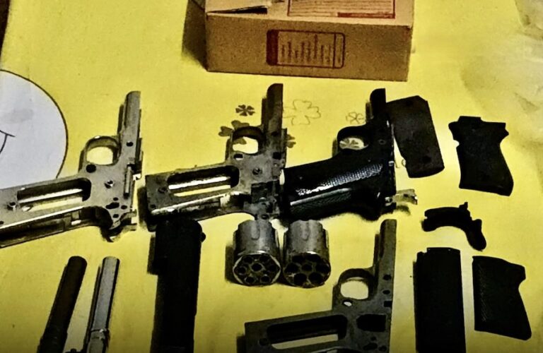 THAÏLANDE – SOCIÉTÉ : 3 personnes arrêtées pour avoir vendu un pistolet  à l’adolescent auteur d’une fusillade