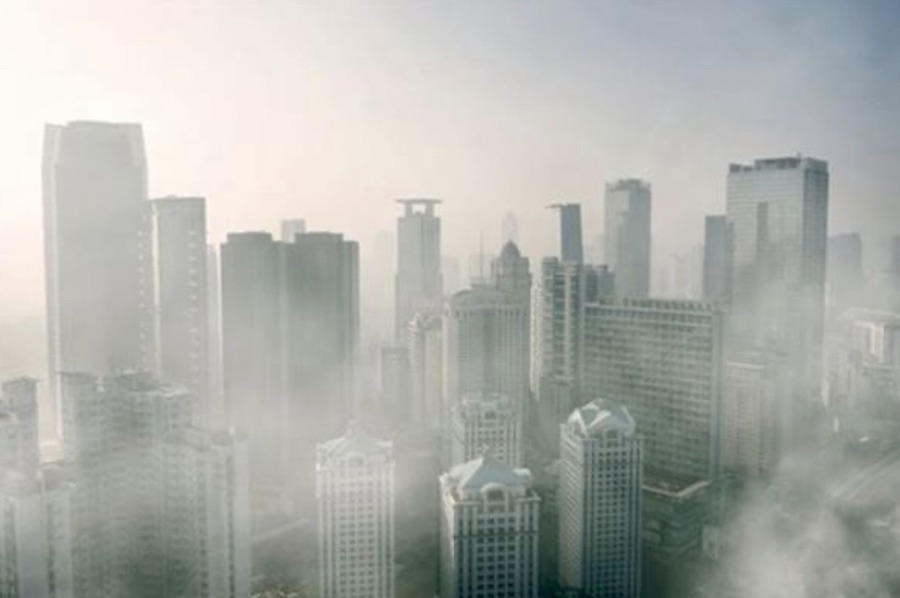 Gratte-ciels de Jakarta par temps de pollution