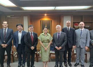 THAÏLANDE – FRANCE : L’Ambassadeur de France rencontre la dirigeante du Pheu Thai Jean-Claude Poimbeuf Ing Shinawatra