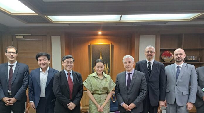 THAÏLANDE – FRANCE : L’Ambassadeur de France rencontre la dirigeante du Pheu Thai Jean-Claude Poimbeuf Ing Shinawatra