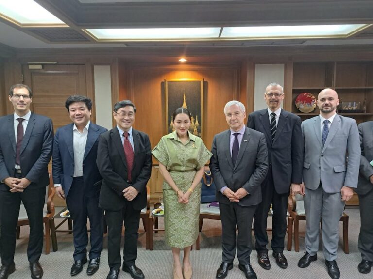 THAÏLANDE – FRANCE : L’Ambassadeur de France rencontre la dirigeante du Pheu Thai