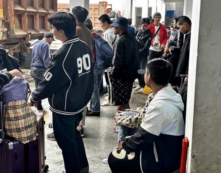 THAÏLANDE – BIRMANIE : Plus de 200 Thaïlandais évacués du nord de la Birmanie sont arrivés à Bangkok ce 20 novembre