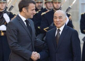 CAMBODGE – FRANCE : Gardes républicains pour SM Majesté le Roi Sihamoni Norodom Sihamoni Emmanuel Macron