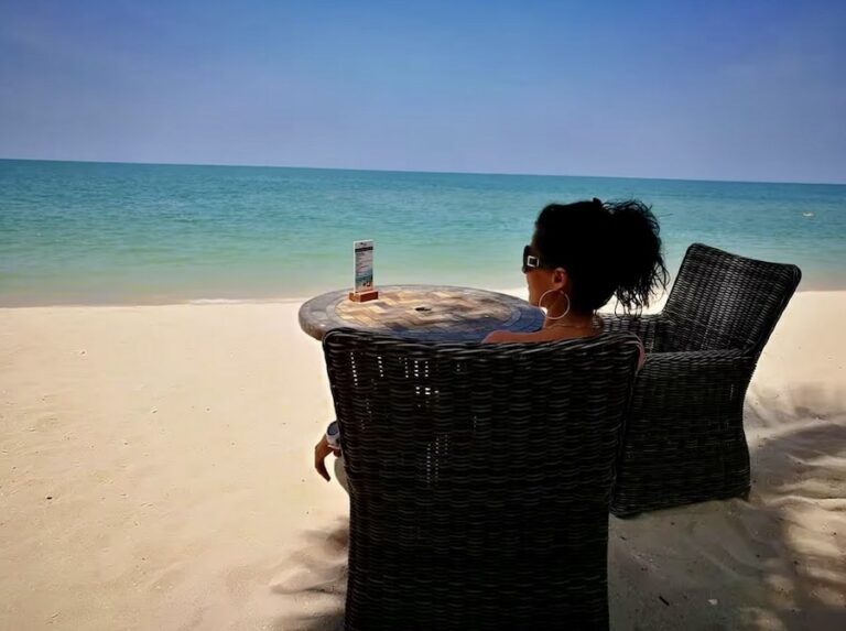 THAÏLANDE – EXPATRIATION : Cette Suissesse a tout plaqué pour construire une vie de rêve en Thaïlande