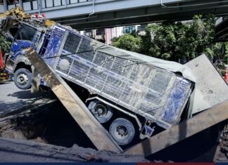 THAÏLANDE – SOCIÉTÉ : Retour sur l’affaire du camion tombé dans un trou sur Sukhumvit Road Sukhumvit Soi 64-1 camion