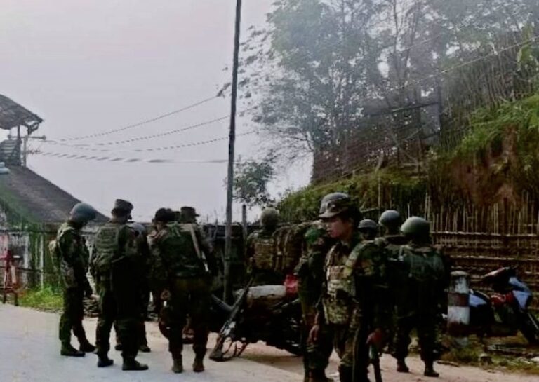 THAÏLANDE – BIRMANIE : Des Thaïlandais sont piégés par les combats birmans