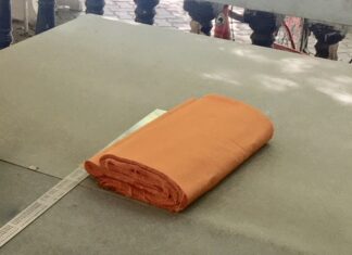 THAÏLANDE – TOURISME : La cérémonie du Kathin à Nakhon Pathom attire des milliers de personnes robe safran