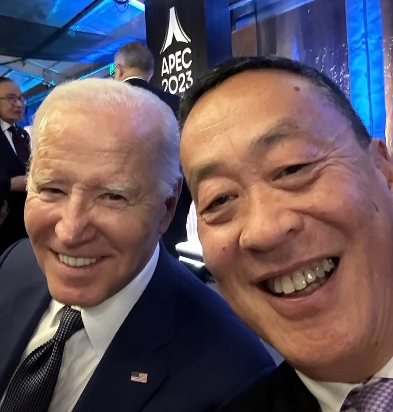 selfie Biden Srettha