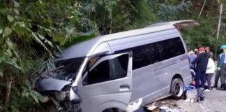 Van touristique accident Chiang Mai