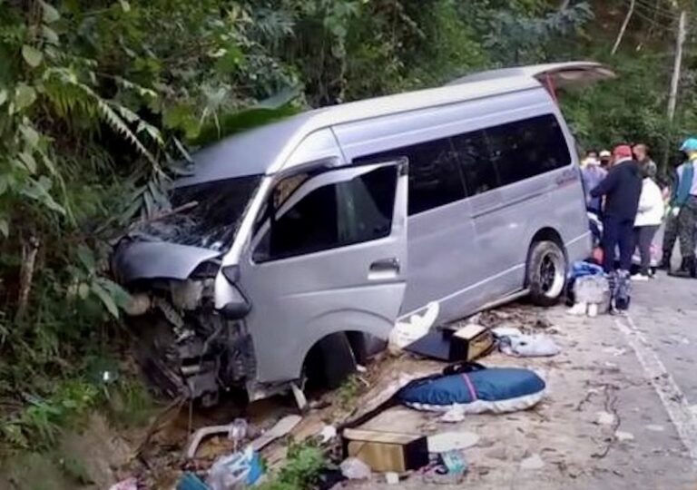 THAÏLANDE – ACCIDENT : Deux morts et dix blessés dans un van touristique à Chiang Mai