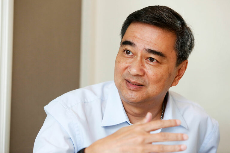 THAÏLANDE – POLITIQUE : Le départ d’Abhisit signe la transformation du parti démocrate